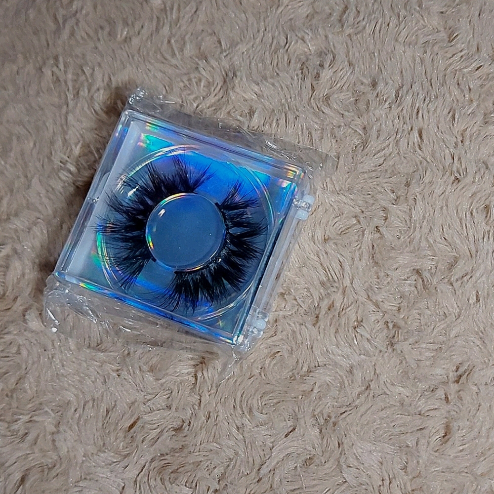 Eyelashes - Picture 2 of 8